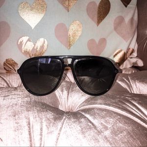 GUCCI Polarized Grey Gradient Aviator Sunnies 🖤😎